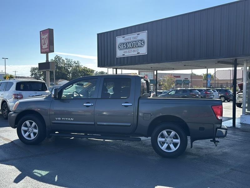 Nissan Titan LE Crew Cab 2WD SWB 2010