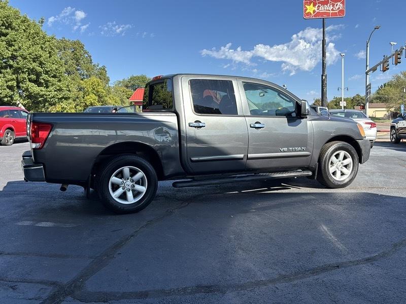 Nissan Titan LE Crew Cab 2WD SWB 2010