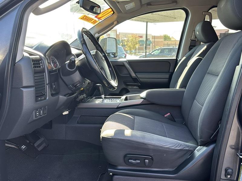 Nissan Titan LE Crew Cab 2WD SWB 2010
