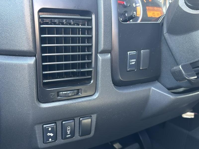 Nissan Titan LE Crew Cab 2WD SWB 2010