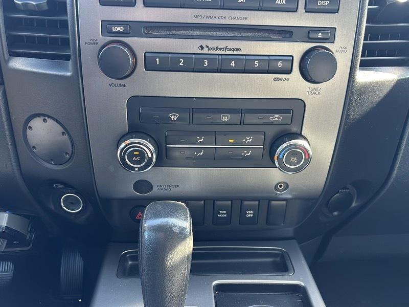 Nissan Titan LE Crew Cab 2WD SWB 2010