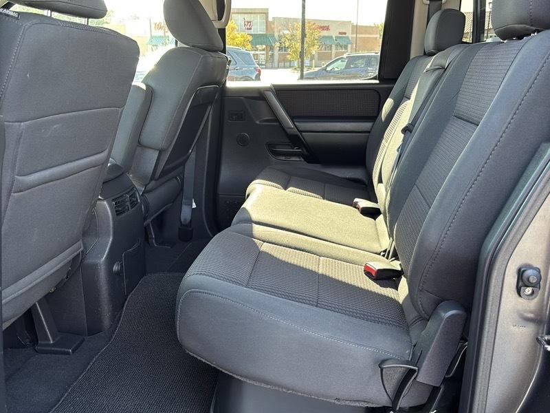 Nissan Titan LE Crew Cab 2WD SWB 2010