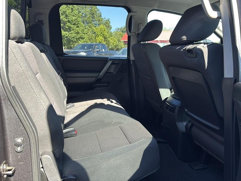 Nissan Titan LE Crew Cab 2WD SWB 2010