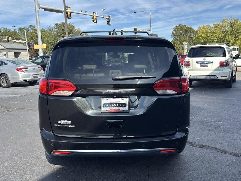 Chrysler Pacifica Touring-L 2017
