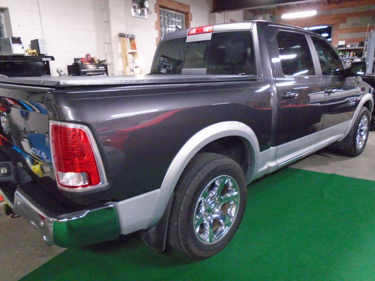 RAM 1500 Laramie Crew Cab SWB 4WD 2017