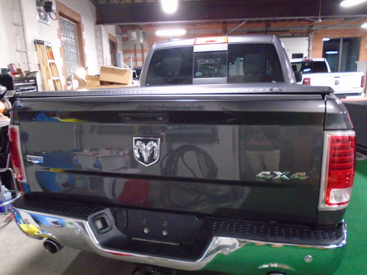 RAM 1500 Laramie Crew Cab SWB 4WD 2017