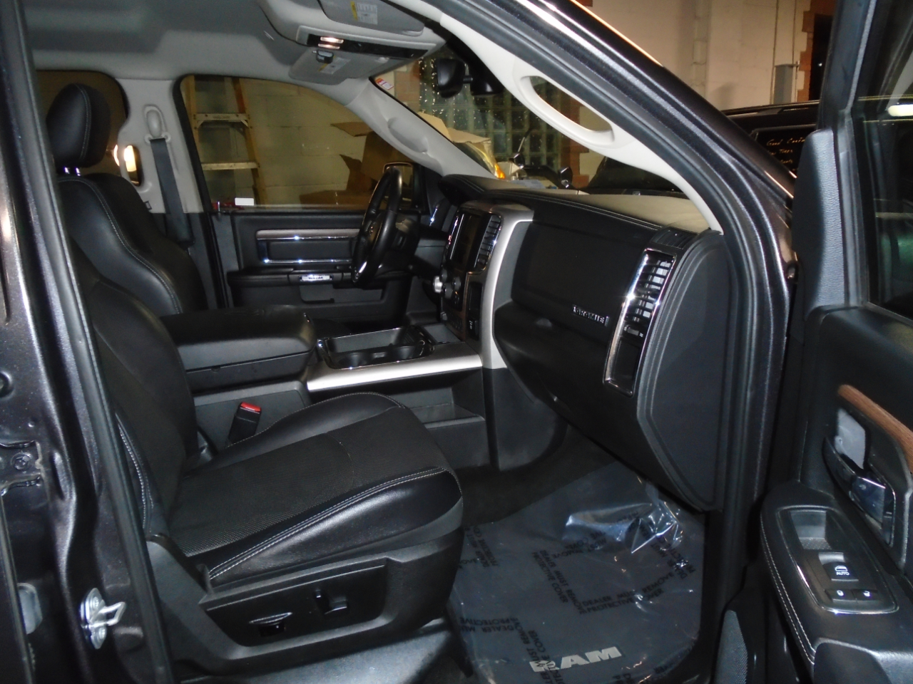 RAM 1500 Laramie Crew Cab SWB 4WD 2017