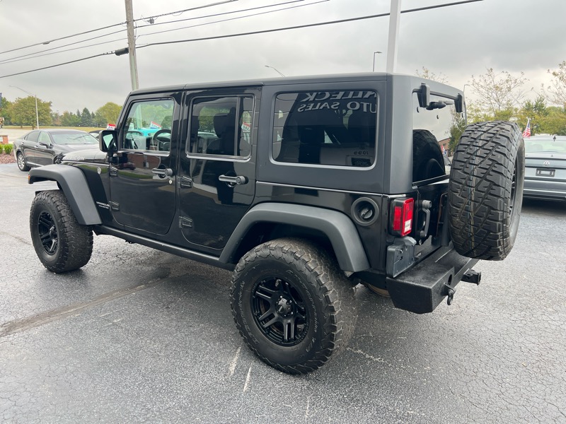 2016 Jeep Wrangler Unlimited Rubicon photo 2