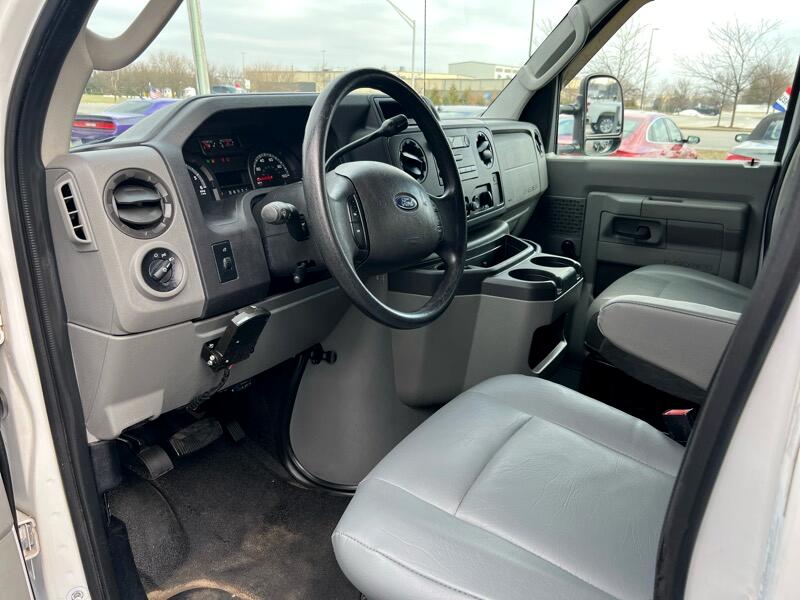 Ford Econoline E-250 2010