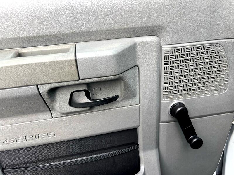 Ford Econoline E-250 2010