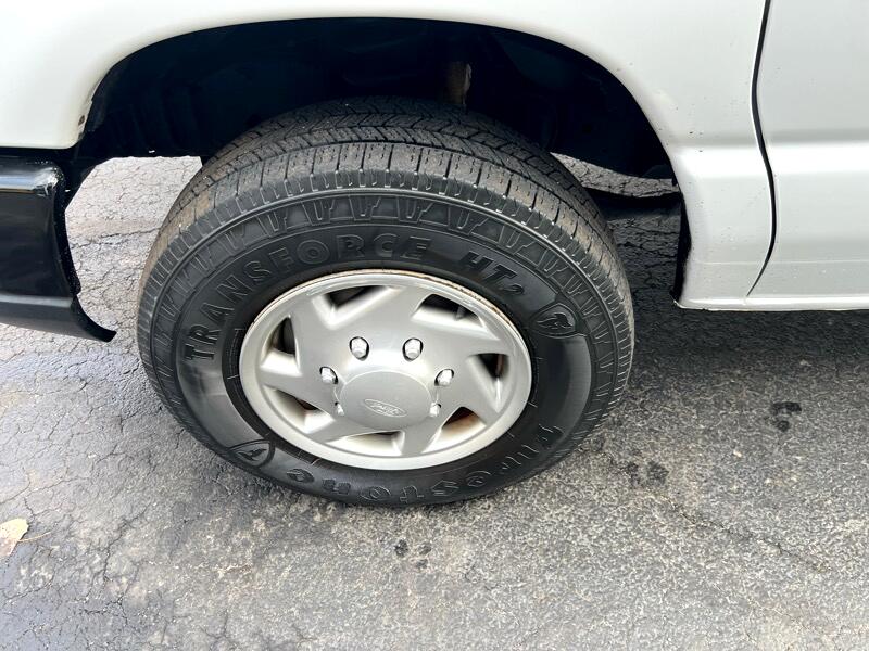 Ford Econoline E-250 2010