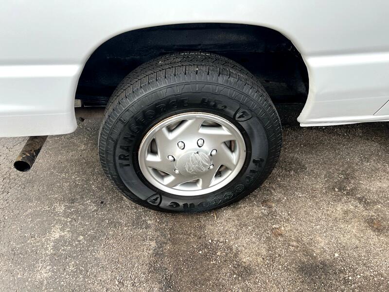 Ford Econoline E-250 2010