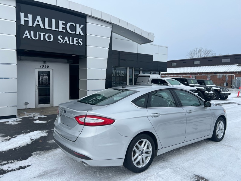 Ford Fusion SE 2016