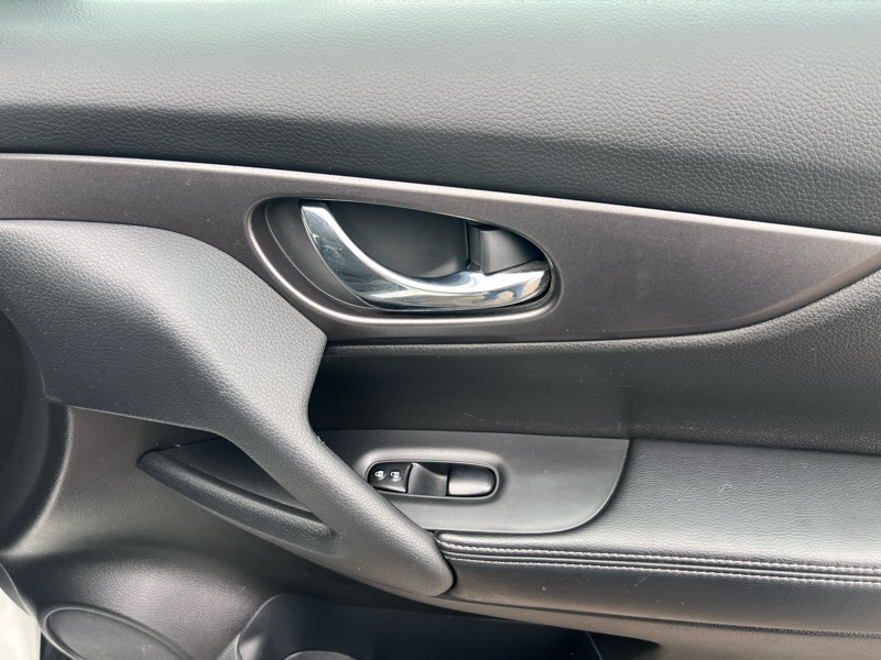 Nissan Rogue SV 4D SUV AWD 2016