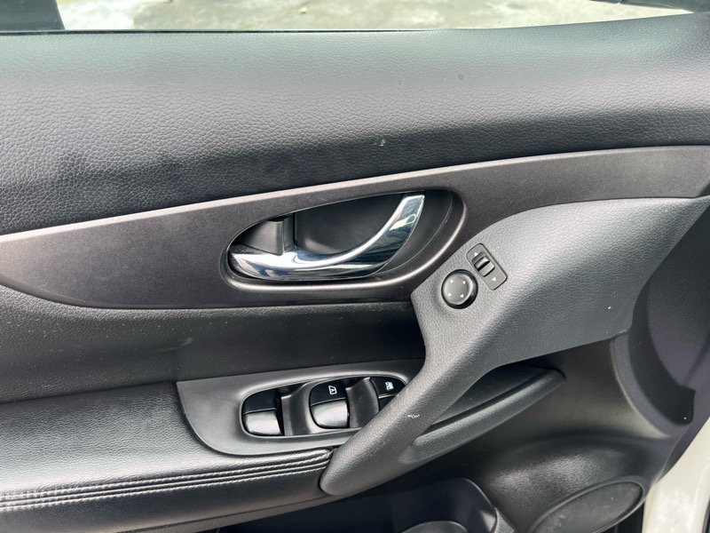 Nissan Rogue SV 4D SUV AWD 2016