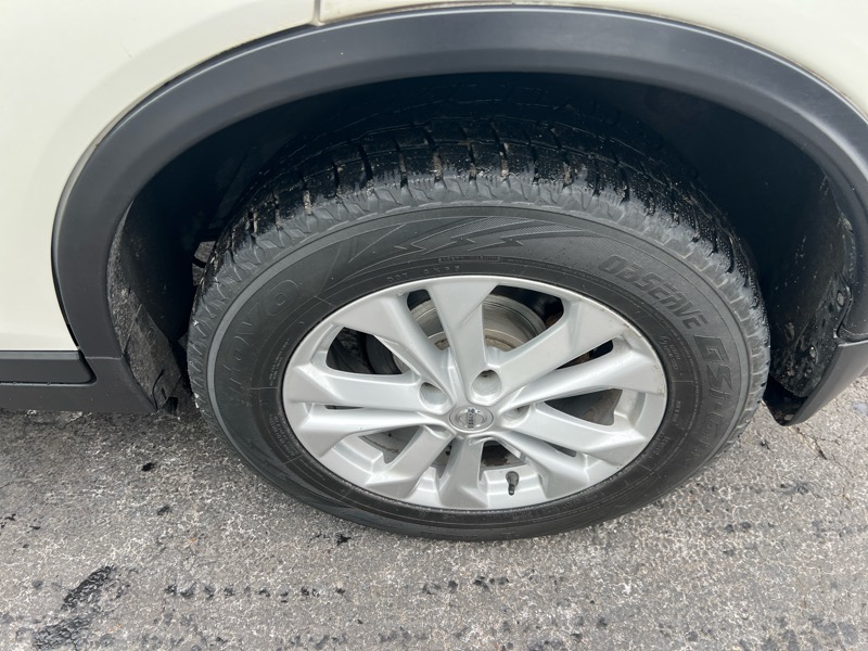 Nissan Rogue SV 4D SUV AWD 2016