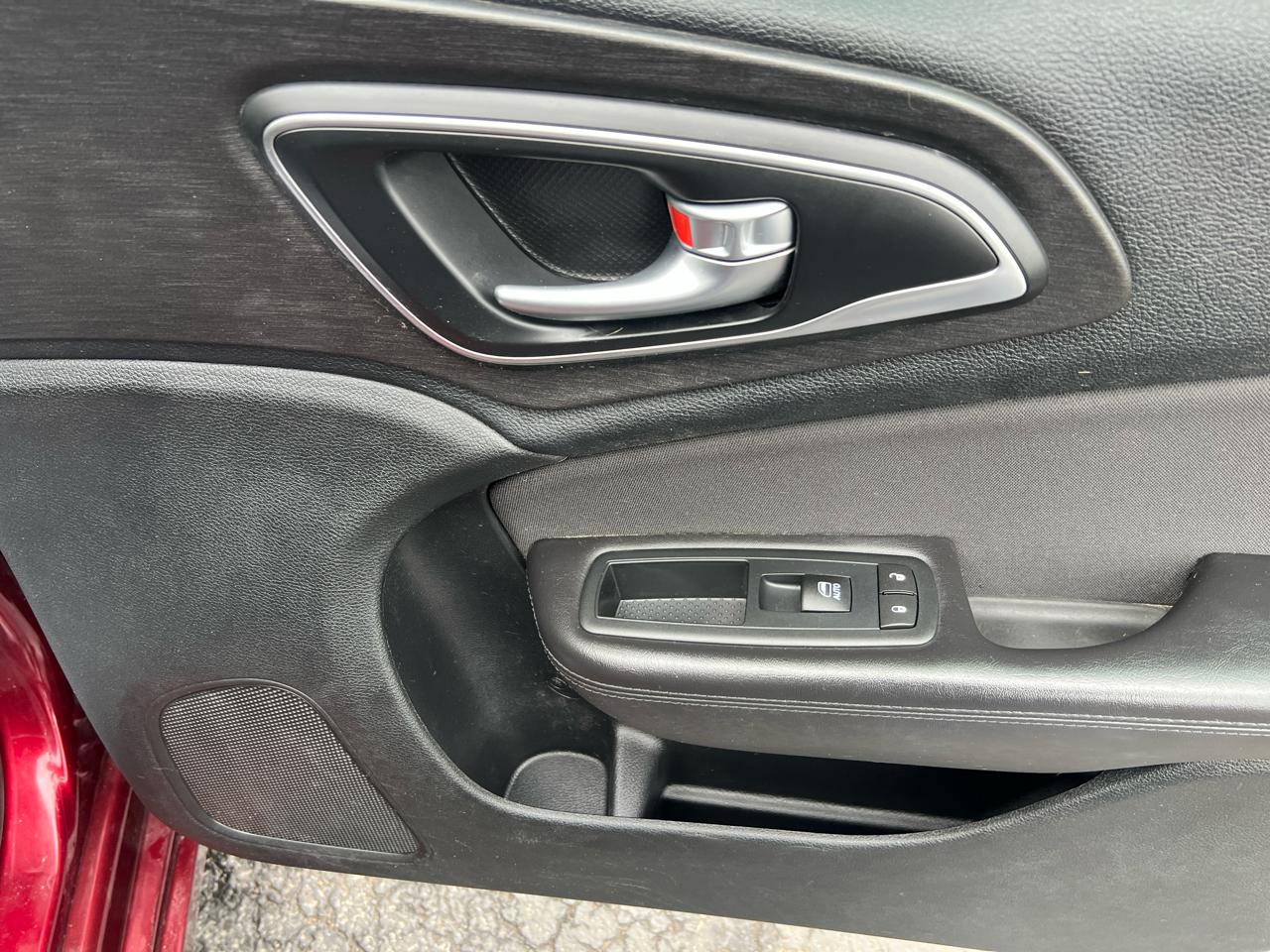 Chrysler 200 4dr Sdn Limited FWD 2016