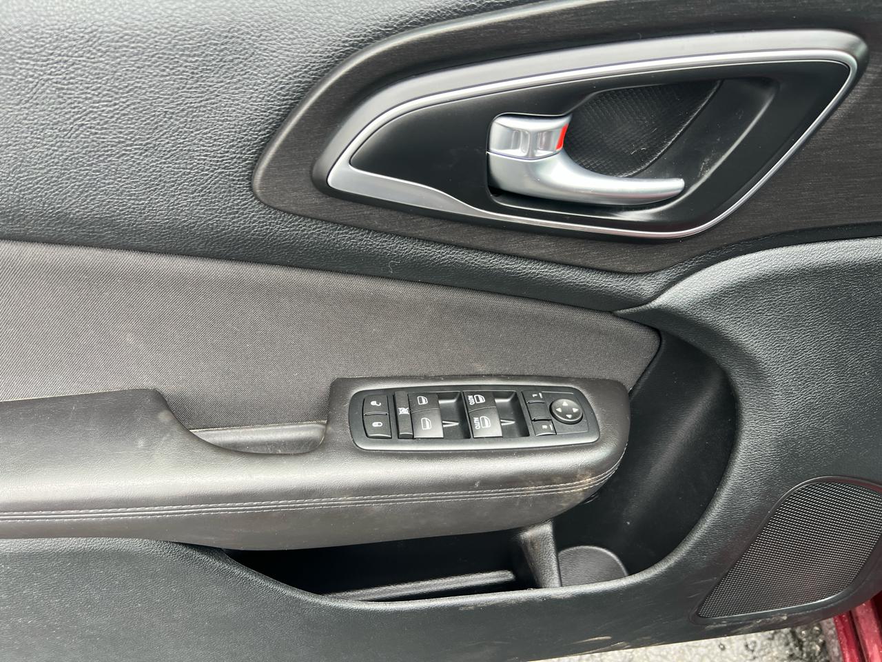 Chrysler 200 4dr Sdn Limited FWD 2016