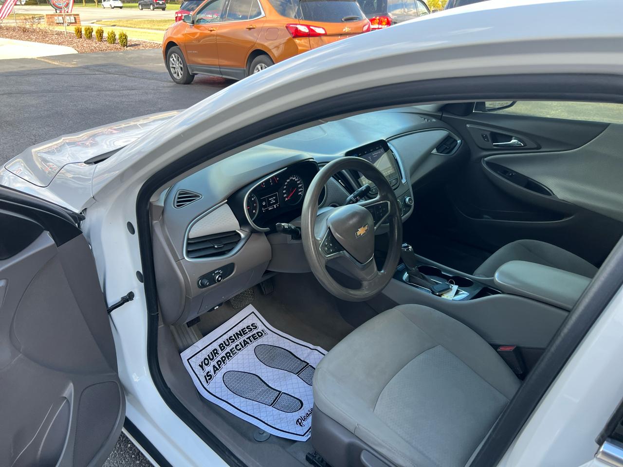 Chevrolet Malibu 4dr Sdn LS w/1FL 2020