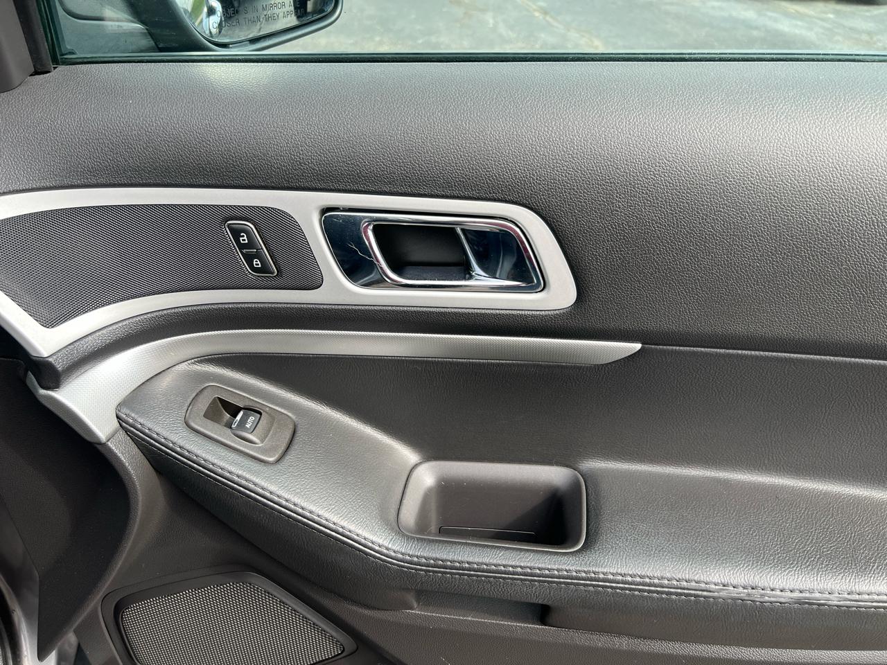 Ford Explorer 4WD 4dr XLT 2012