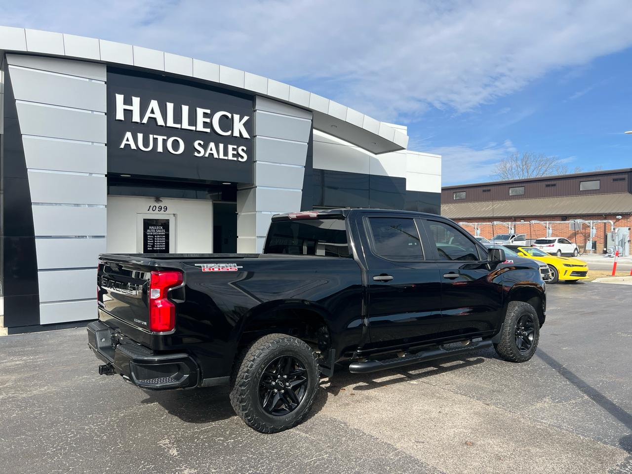 Chevrolet Silverado 1500 4WD Crew Cab 147" Custom Trail Boss 2019