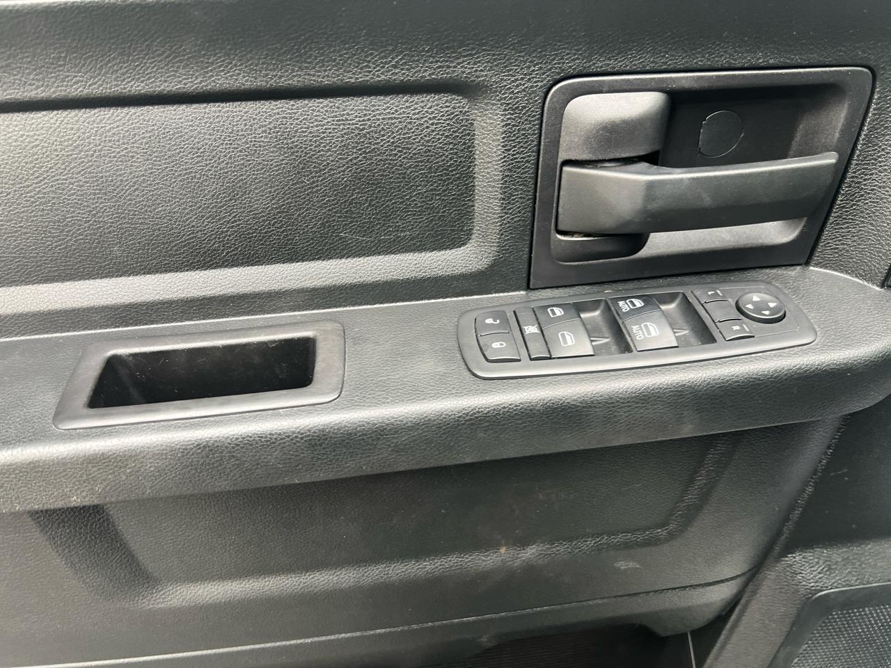 RAM 1500 Express 4x4 Quad Cab 6'4" Box *Ltd Avail* 2017