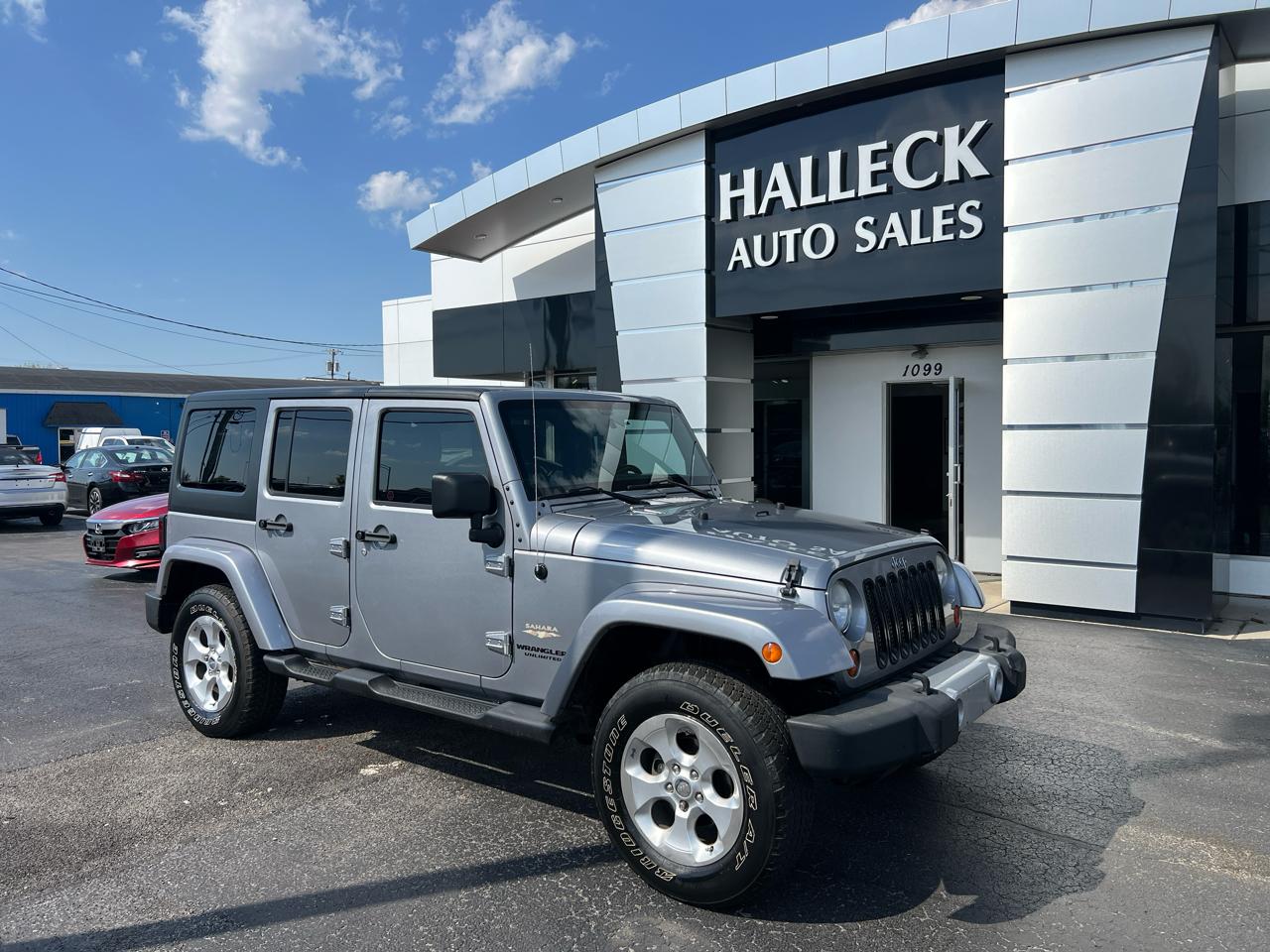 Jeep Wrangler Unlimited 4WD 4dr Sahara 2013