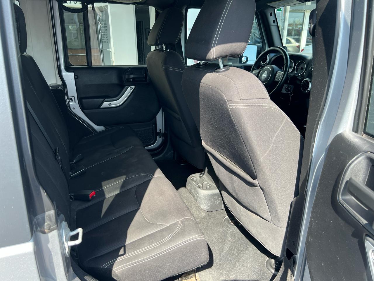 Jeep Wrangler Unlimited 4WD 4dr Sahara 2013