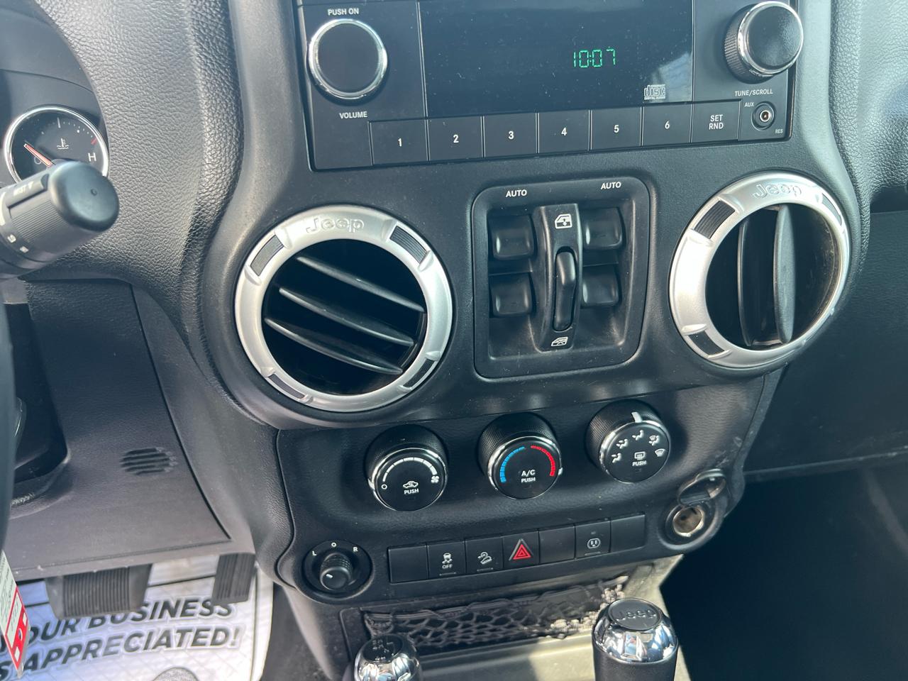 Jeep Wrangler Unlimited 4WD 4dr Sahara 2013