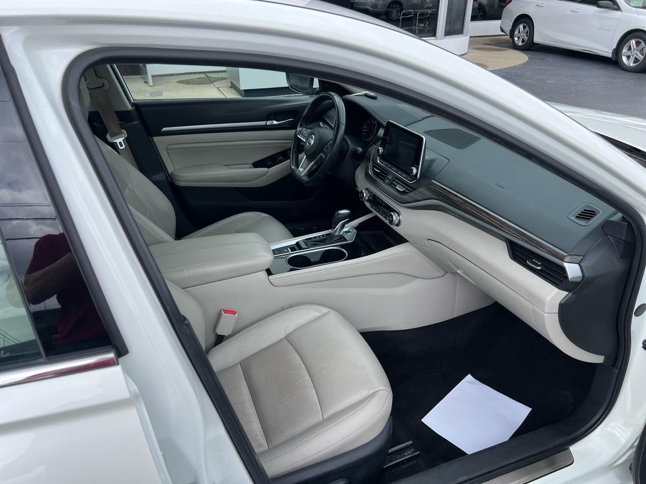 Nissan Altima 2.0 Platinum Sedan 2020