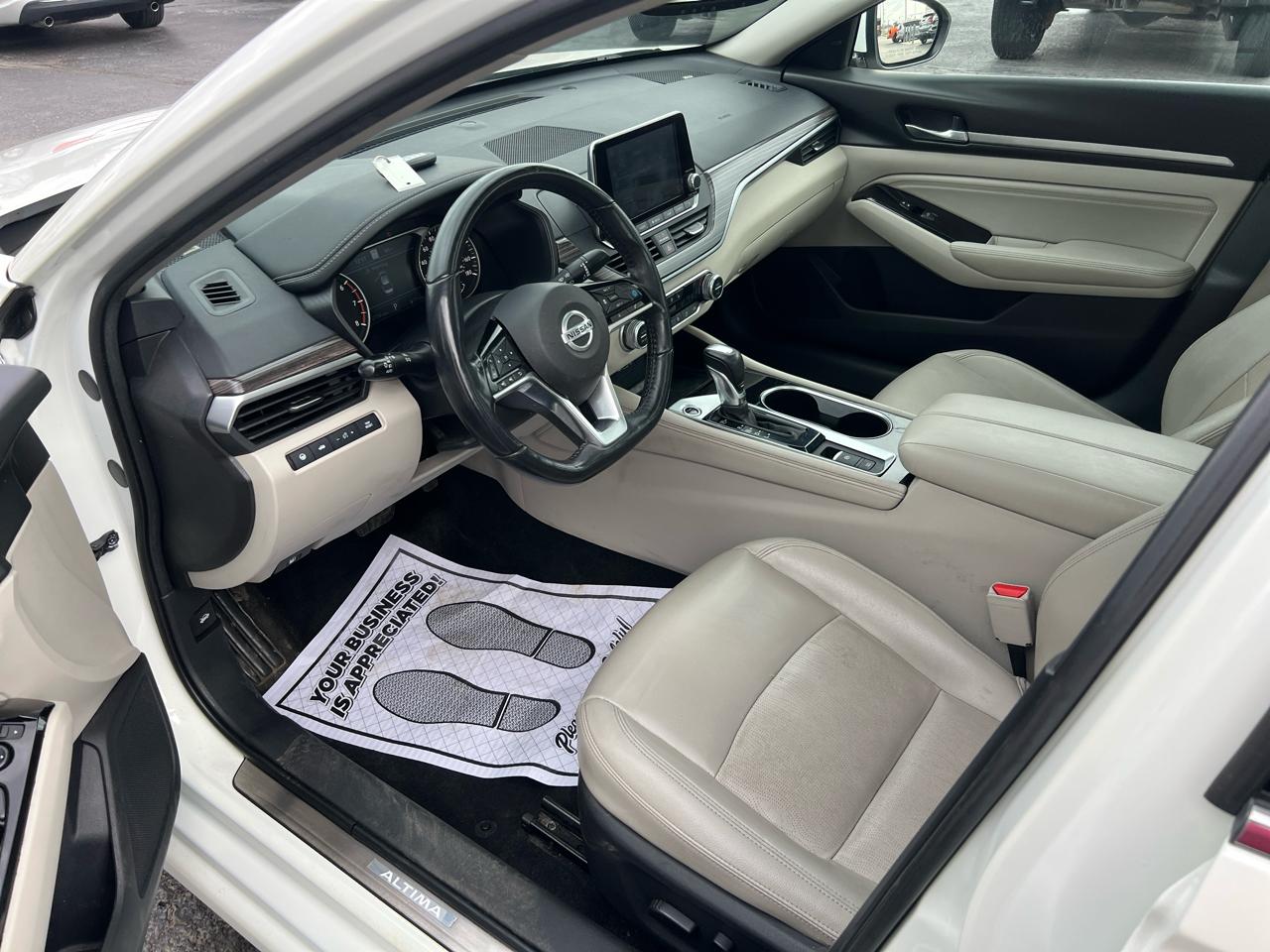 Nissan Altima 2.0 Platinum Sedan 2020