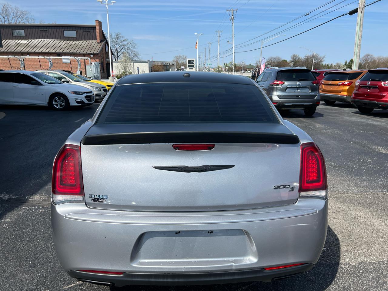 Chrysler 300 4dr Sdn 300S RWD 2017