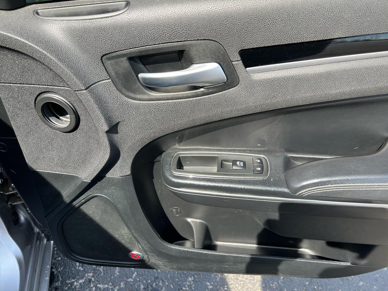 Chrysler 300 4dr Sdn 300S RWD 2017