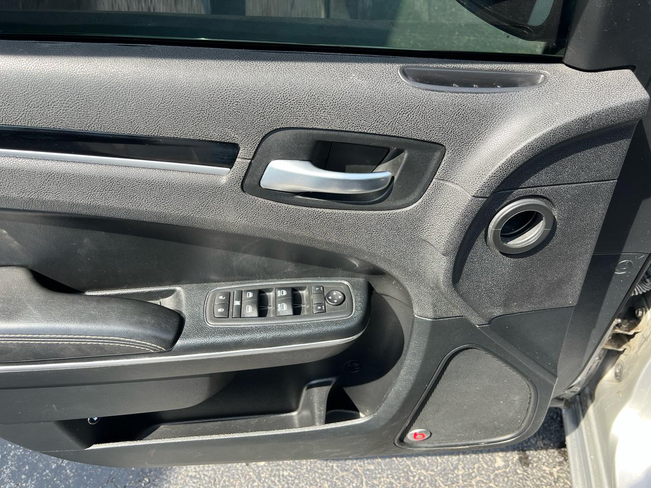 Chrysler 300 4dr Sdn 300S RWD 2017