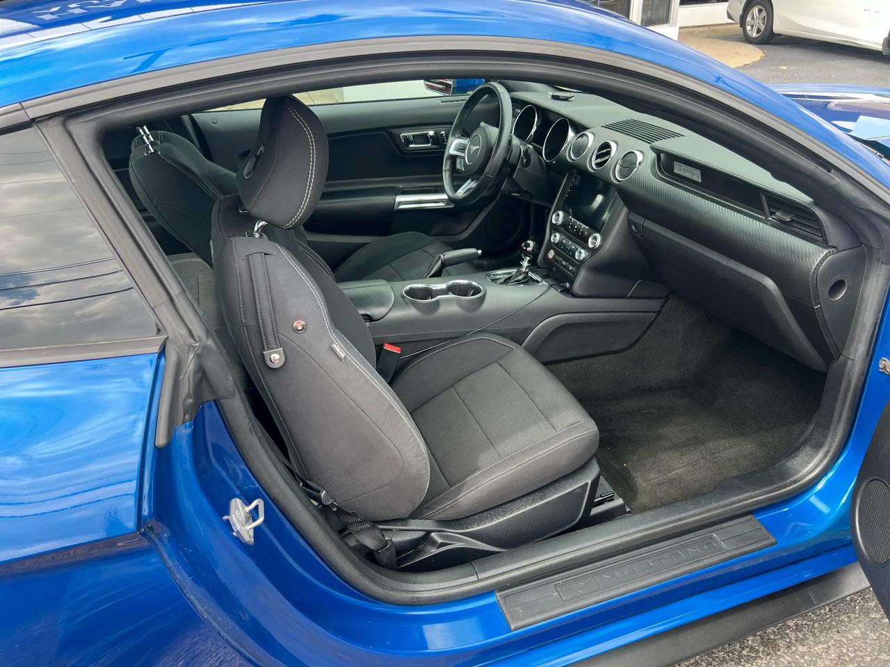 Ford Mustang V6 Fastback 2017