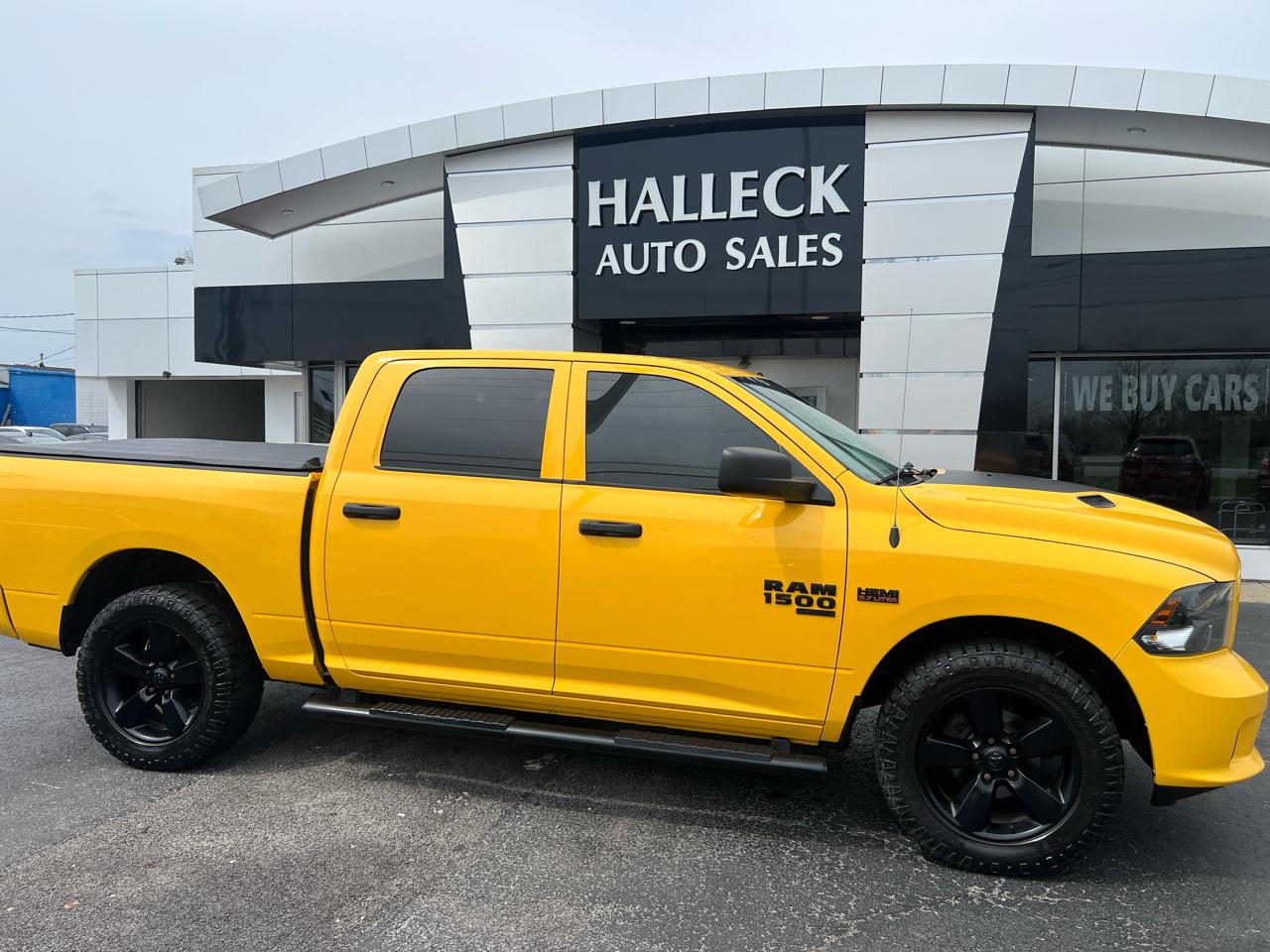 RAM 1500 Classic Express 4x4 Crew Cab 5'7" Box 2019