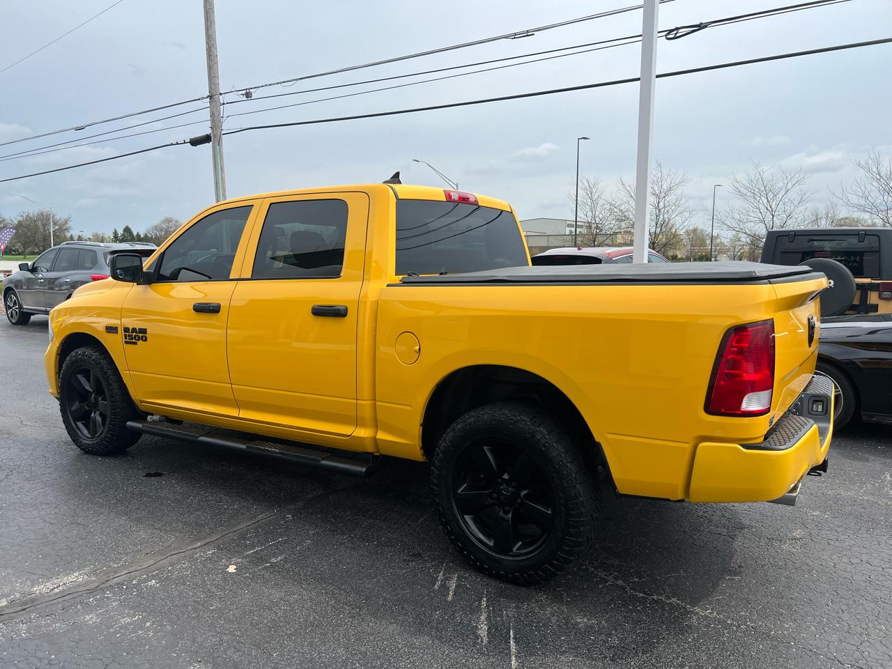 RAM 1500 Classic Express 4x4 Crew Cab 5'7" Box 2019