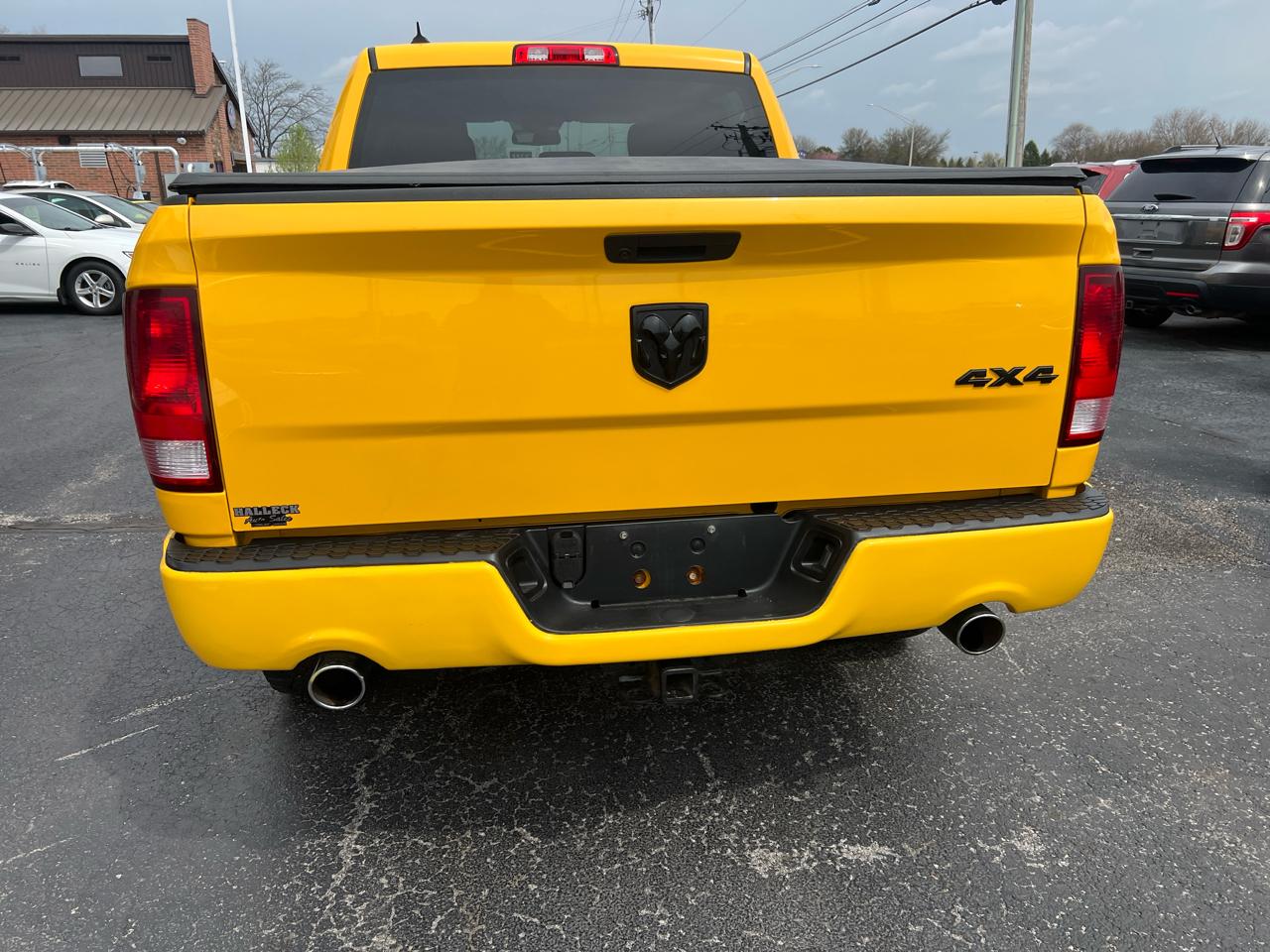 RAM 1500 Classic Express 4x4 Crew Cab 5'7" Box 2019