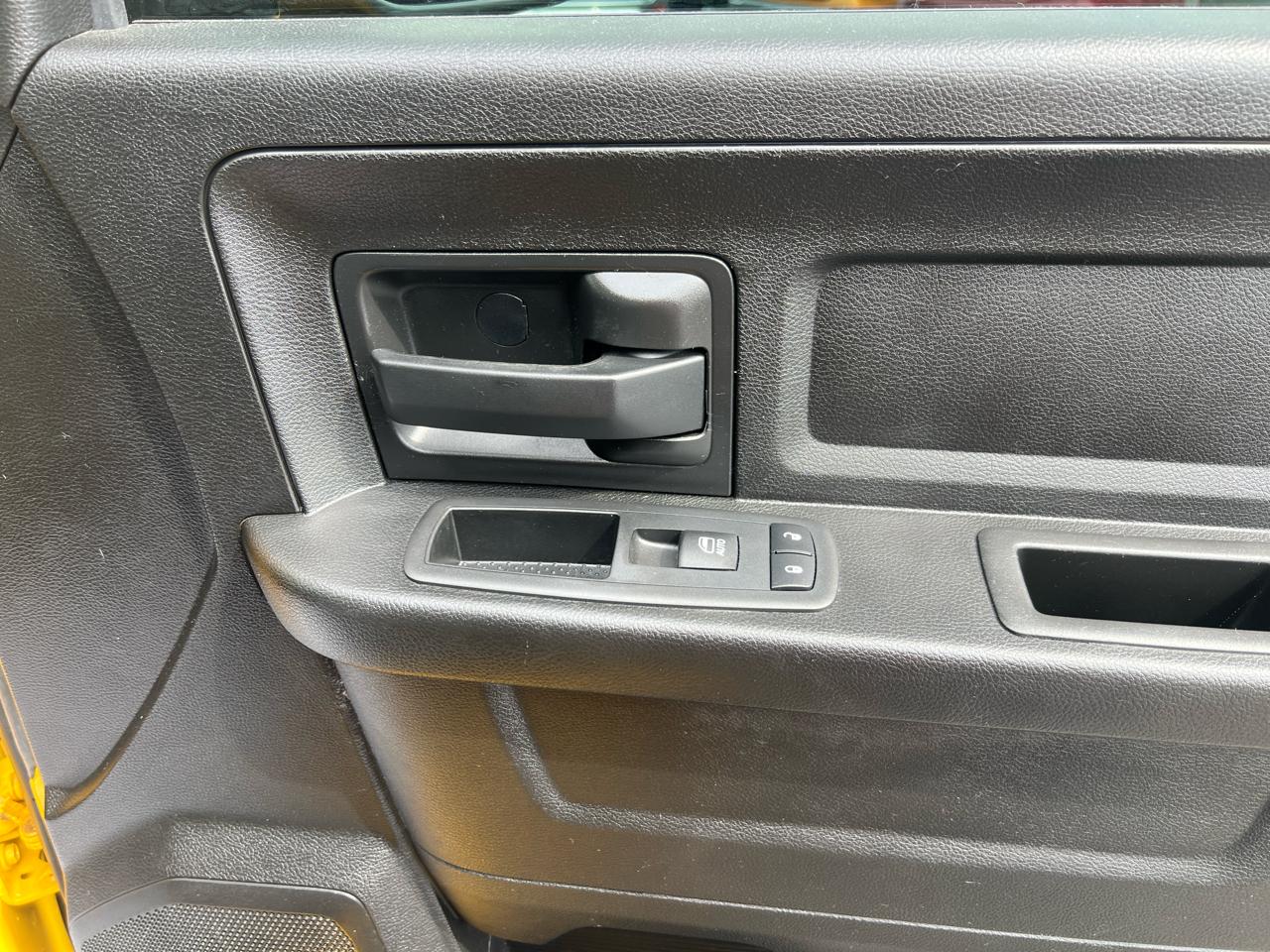 RAM 1500 Classic Express 4x4 Crew Cab 5'7" Box 2019