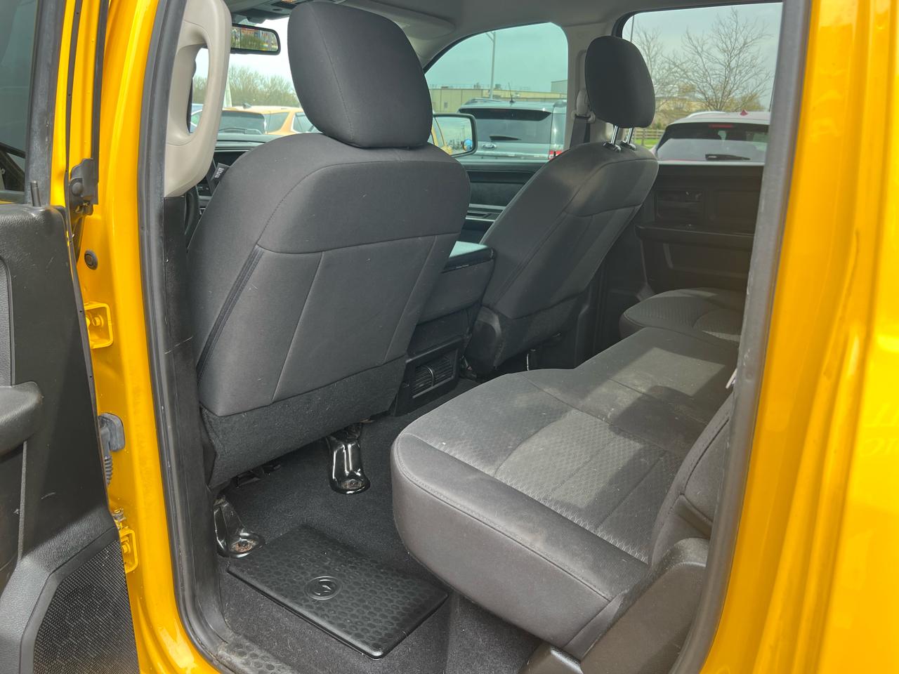 RAM 1500 Classic Express 4x4 Crew Cab 5'7" Box 2019