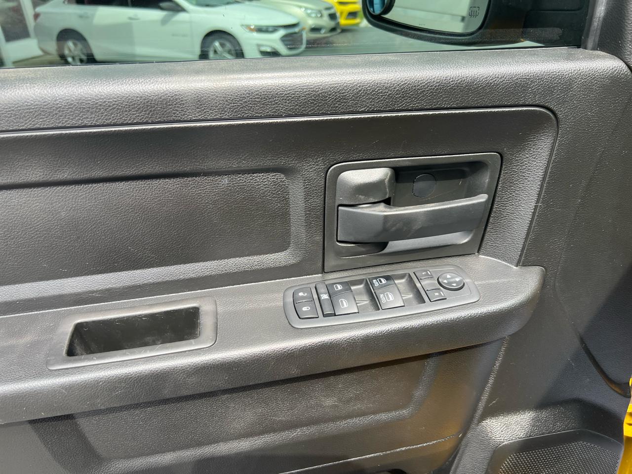 RAM 1500 Classic Express 4x4 Crew Cab 5'7" Box 2019