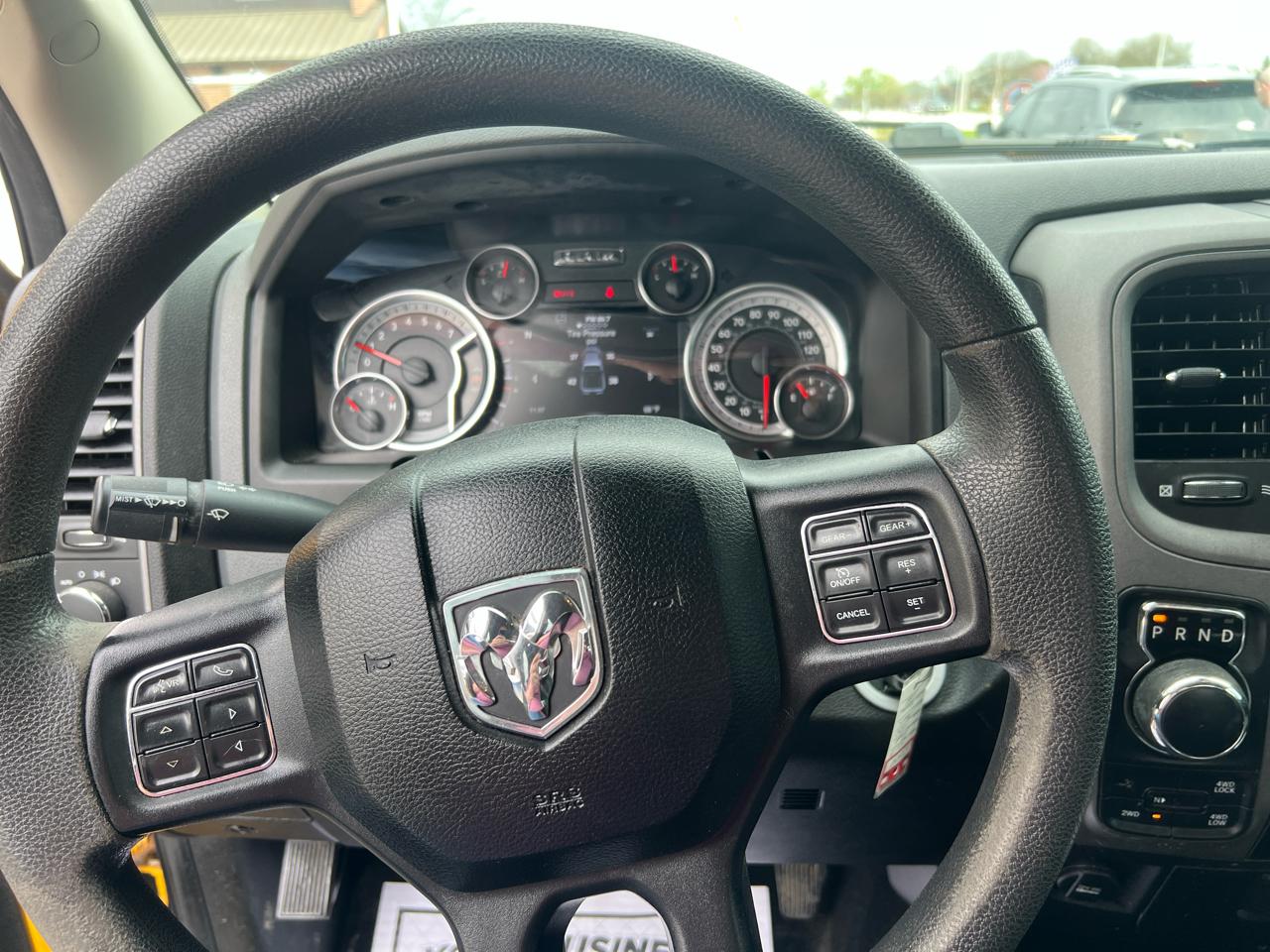 RAM 1500 Classic Express 4x4 Crew Cab 5'7" Box 2019