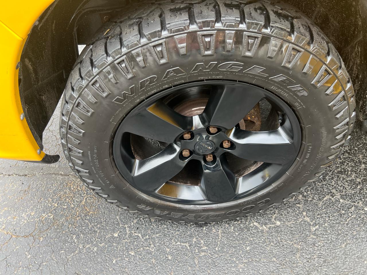 RAM 1500 Classic Express 4x4 Crew Cab 5'7" Box 2019