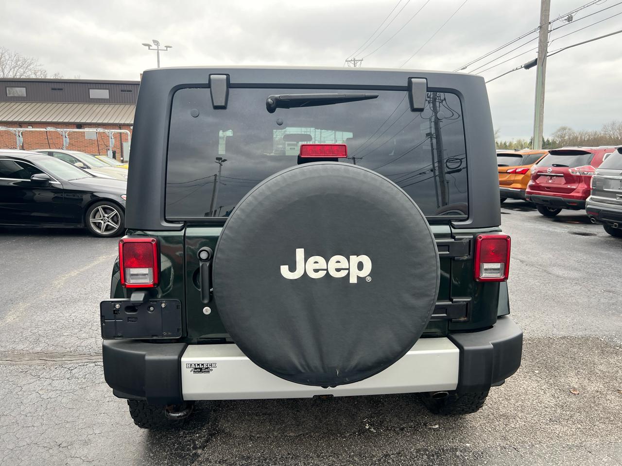 Jeep Wrangler 4WD 2dr Sahara 2010