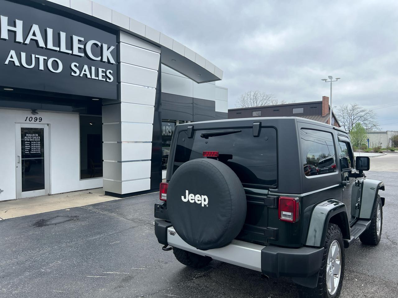 Jeep Wrangler 4WD 2dr Sahara 2010