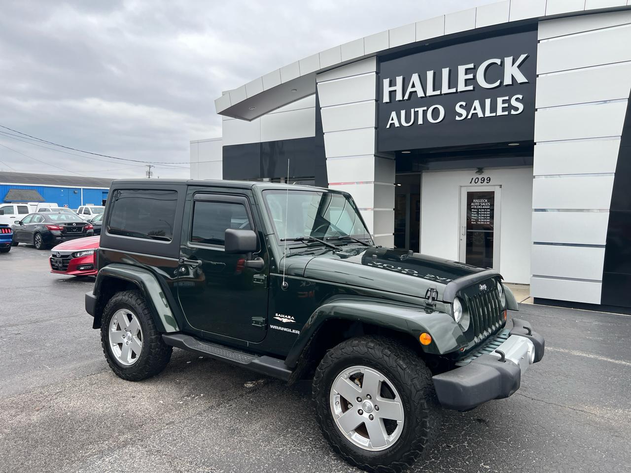 Jeep Wrangler 4WD 2dr Sahara 2010