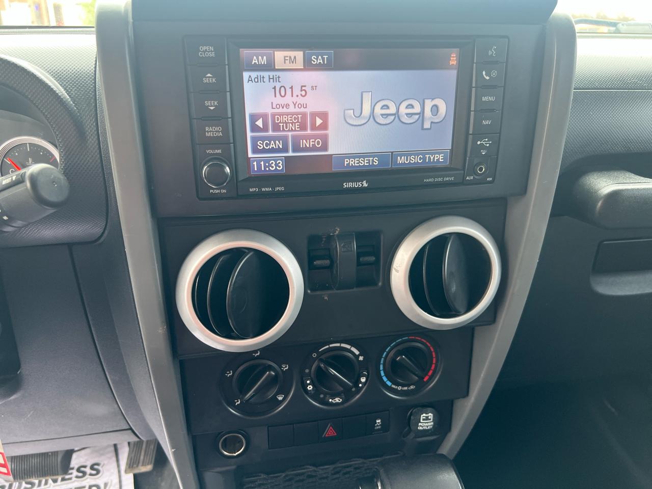 Jeep Wrangler 4WD 2dr Sahara 2010