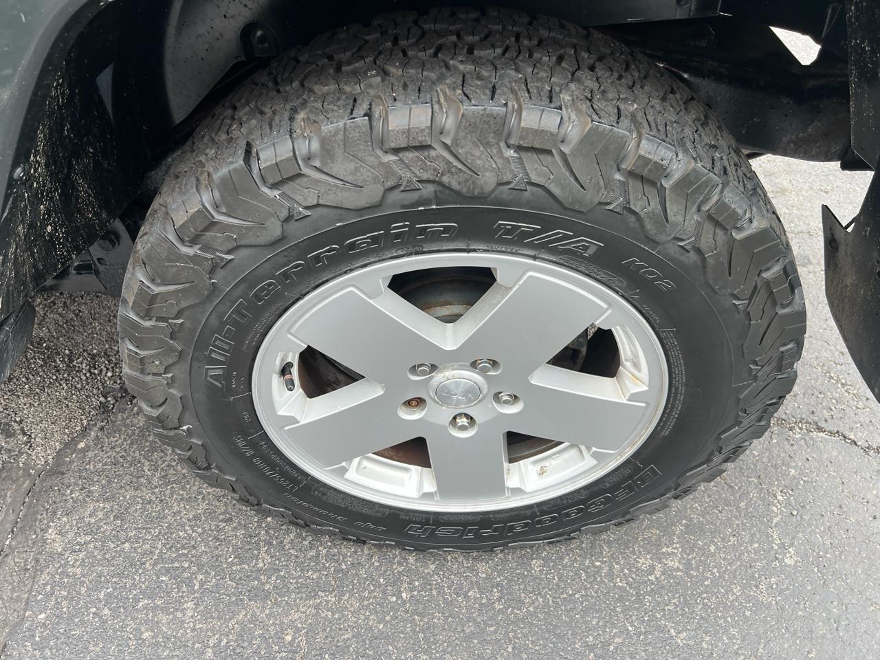 Jeep Wrangler 4WD 2dr Sahara 2010