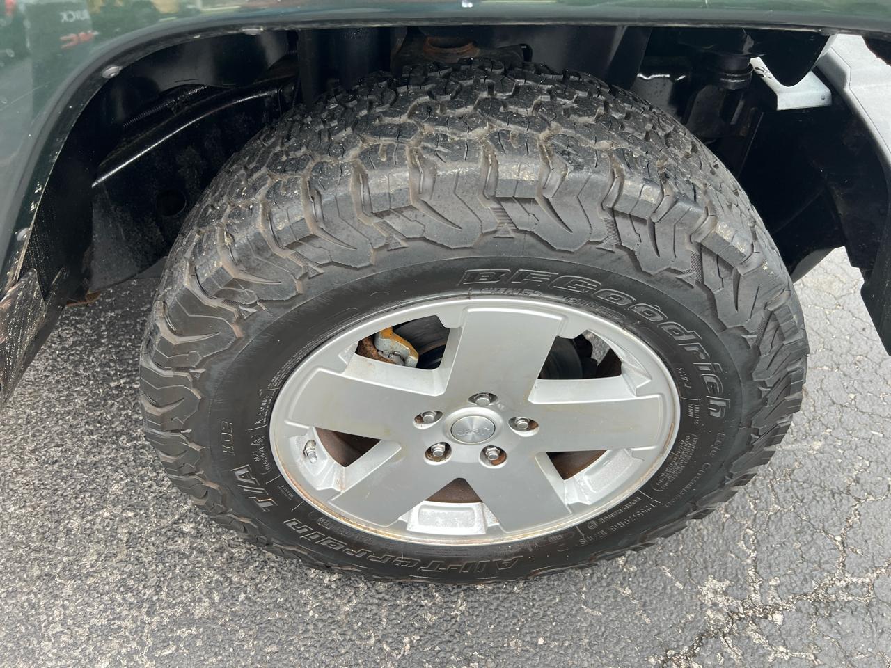 Jeep Wrangler 4WD 2dr Sahara 2010