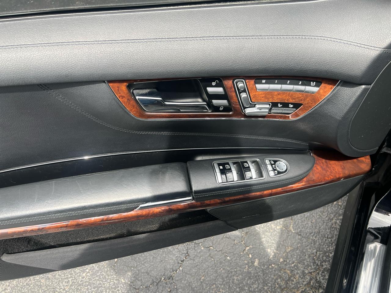 Mercedes-Benz CL-Class 2dr Cpe CL 550 4MATIC 2011